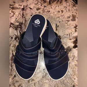 Brand New Never Worn Navy Clarks Brinkley Coast Sandals